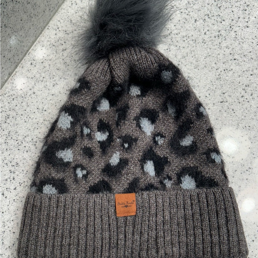 Woman’s Leopard Print Beanie with Pom Pom